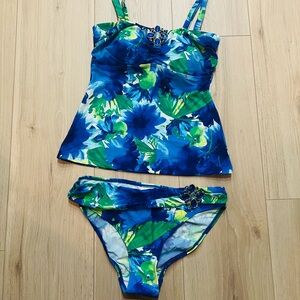 NWOT Tropical Floral Beautiful Blue Swimwear Set - Tankini and Bottoms Beach